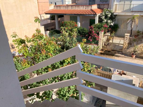 A la foto es mostra l'objecte Aurantia open space di Sulemmari situat a la ciutat de Scoglitti.