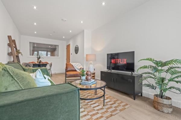 Luxury 2-Bed with Balcony, Leeds