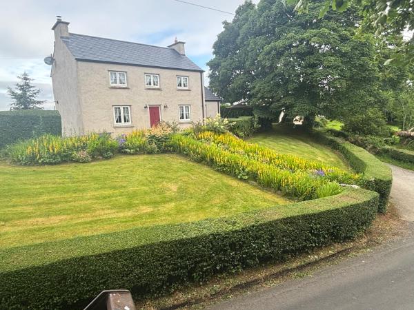 A la foto es mostra l'objecte Christie's Cottage Countryside Escape with Spa situat a la ciutat de Feeny.
