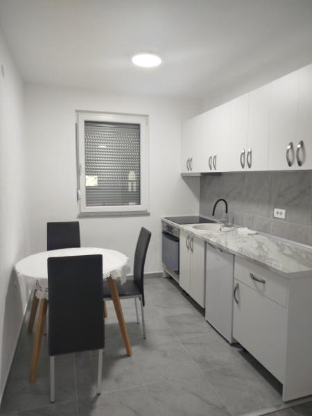 Na fotografii je vidět objekt Apartman Dva brata Rajska plaza nacházející se ve městě Bratunac.