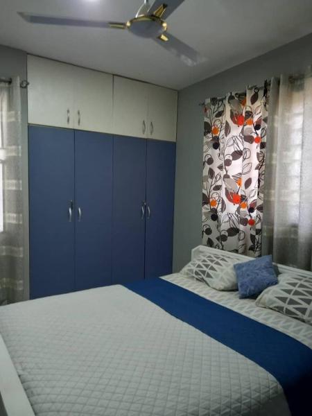 A la foto es mostra l'objecte Eliogemi Master Bedroom situat a la ciutat de Gbawe.