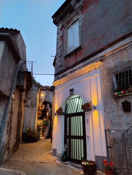 Na foto é possível ver o objeto La Casa Di Nonna Lucrezia localizado na cidade de Orsomarso.