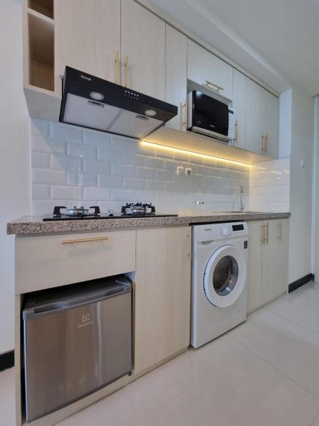 Na zdjęciu widoczny jest obiekt Cozy New Apartment inside Mall położony w mieście Surabaja.