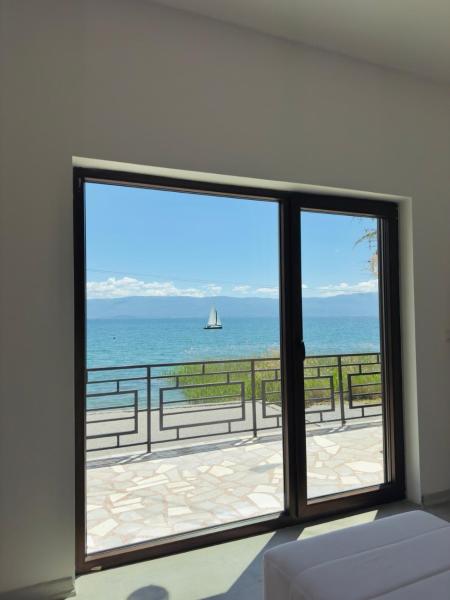 På billedet ses objektet Beachfront Villa - Zen beliggende i byen Radožda.