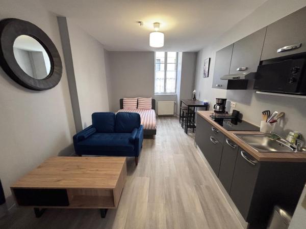 A la foto es mostra l'objecte Studio rénové - Centre Ville de semur situat a la ciutat de Chevigny.