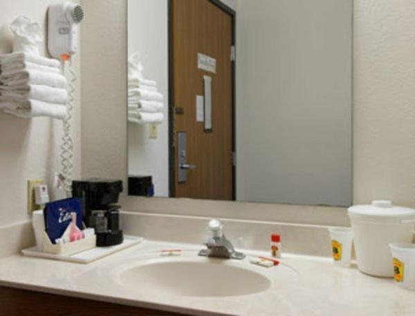 Foto 6: Super 8 by Wyndham Elgin