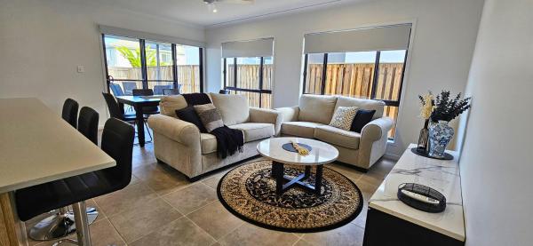 Noble Casa Brand New Estate Sleeps 8 Burpengary East - Brisbane