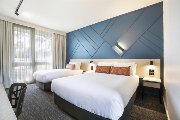 Billede 1: Nightcap at Sandown Park Hotel