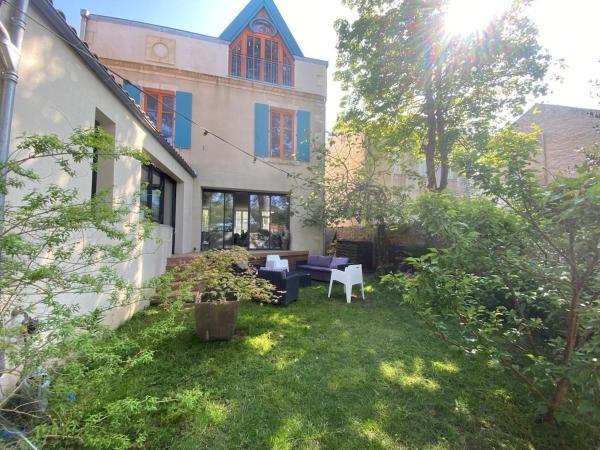 A la foto es mostra l'objecte Maison en hyper centre, à 50 mètres de la plage situat a la ciutat de Fouras.