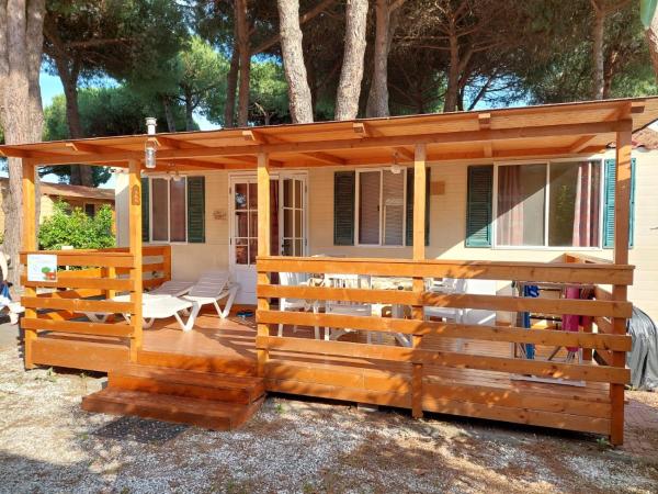 Auf dem Foto ist das Objekt Italian Holidays Mobile house in Ameglia in der Stadt Ameglia zu sehen.
