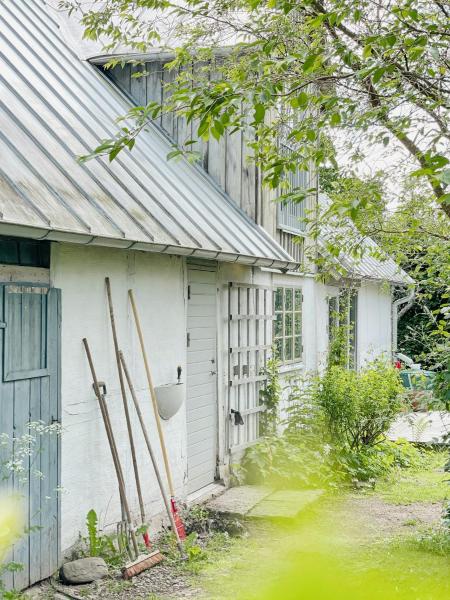 Auf dem Foto ist das Objekt Timber-Framed House With Organic Farm In Nature in der Stadt Billinge zu sehen.