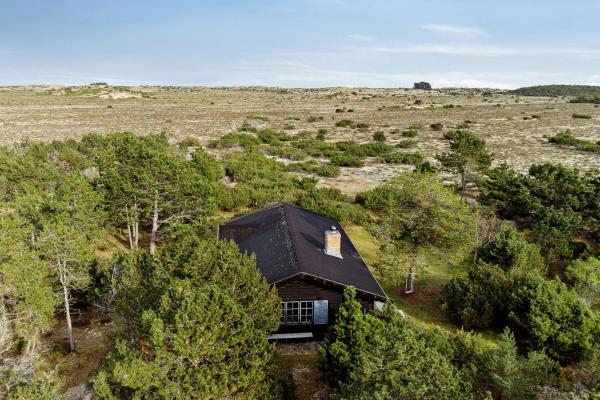 Na fotografii je vidět objekt Marvelous Log House By Anholt's Desert nacházející se ve městě Anholt.