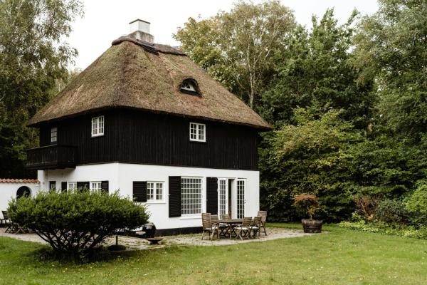 Na zdjęciu widoczny jest obiekt Thatched Architecture With Nature And Peace położony w mieście Rågeleje.
