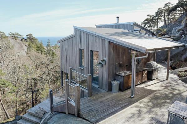 Nella foto è visibile l'oggetto Modern Cabin On Rock At Kjerringvik situato nella città di Ula.