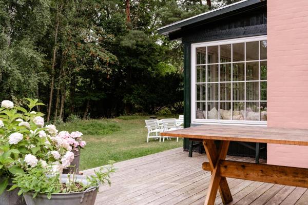 A la foto es mostra l'objecte A Beautiful, Refurbished Summer House From 1927 situat a la ciutat de Rørvig.