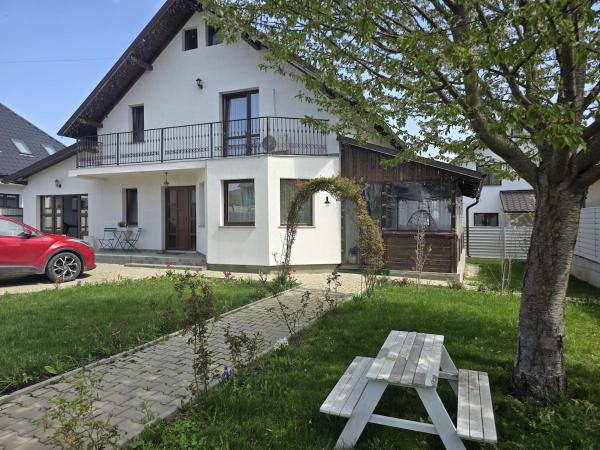 写真にはLisaura市にあるVilla Magnoliaが写っています。