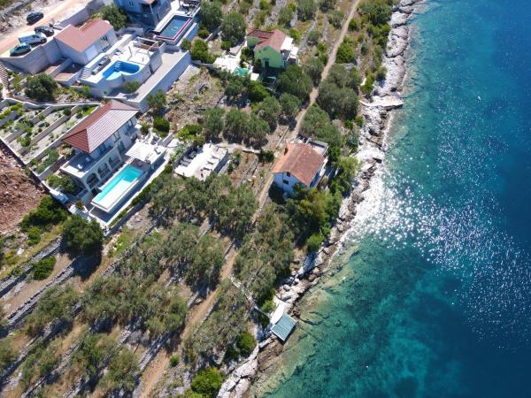 På billedet ses objektet vila Belveder beliggende i byen Otočić Ošjak.