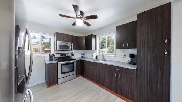 Foto 2: Bright & Spacious Upper Unit with Two Bedrooms in Denver