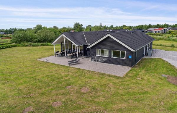 Lovely Home In Idestrup With Wifi, Marielyst