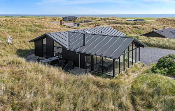 A la foto es mostra l'objecte Lovely Home In Hvide Sande With Sauna situat a la ciutat de Hvide Sande.