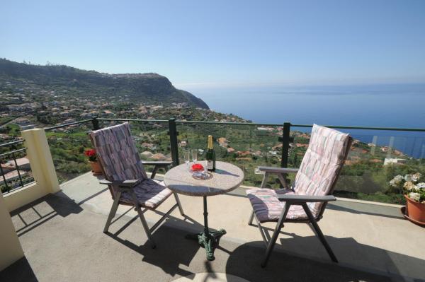 A la foto es mostra l'objecte Casa Daniela situat a la ciutat de Calheta.