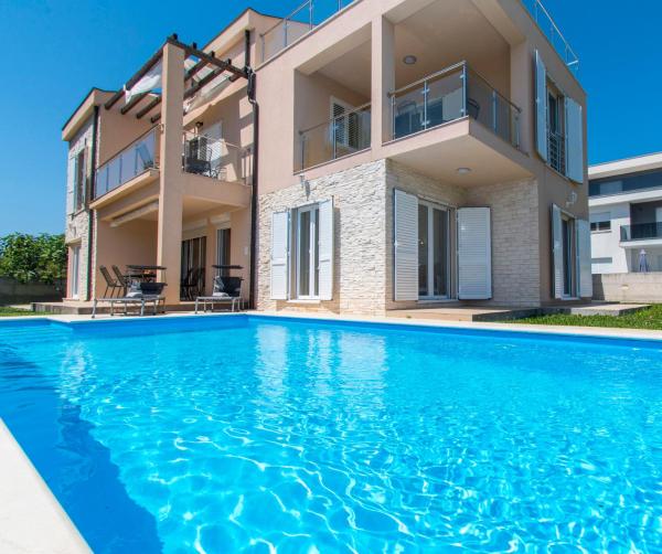 A la foto es mostra l'objecte Apartments Pavlovic situat a la ciutat de Vodice.