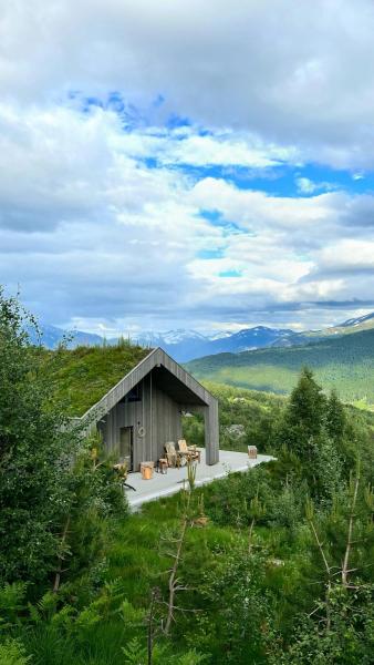 Kuvassa näkyy kohde Architect Cabin With Strandafjellet View, joka sijaitsee kaupungissa Stranda.