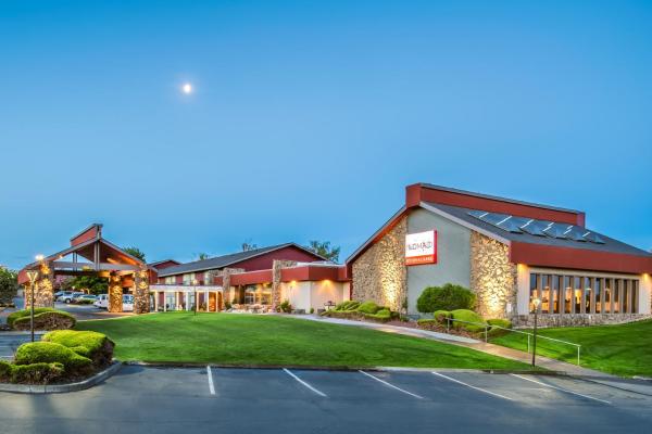 A la foto es mostra l'objecte Red Lion Hotel Kennewick Columbia Center situat a la ciutat de West Pasco.