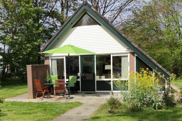 Na fotografii je vidět objekt Rustige bungalow in Zuid-Limburg nacházející se ve městě Simpelveld.