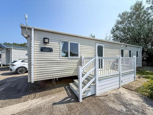 På bildet vises objektet Lovely 8 Berth Caravan With Decking And Wifi In Yorkshire, Ref 71011Ic som ligger i byen Tunstall.