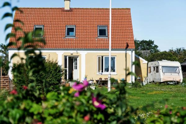 Nella foto è visibile l'oggetto Cottage With Nostalgic Fisherman's House Vibe situato nella città di Gørlev.