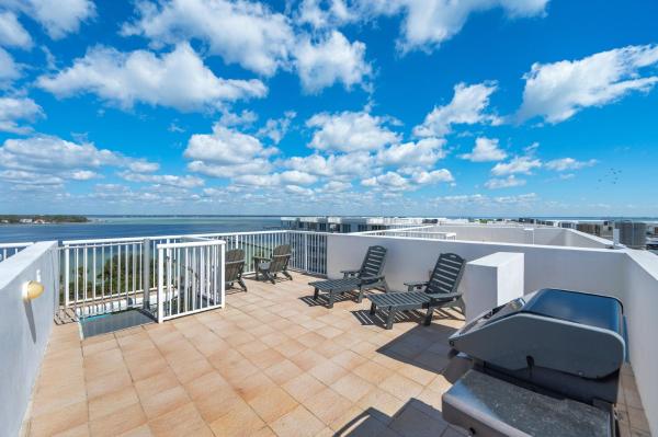 Destin West Sandpiper Ph 07 Penthouse With Bay Views Sleeps 6 - Fort Walton Beach, FL