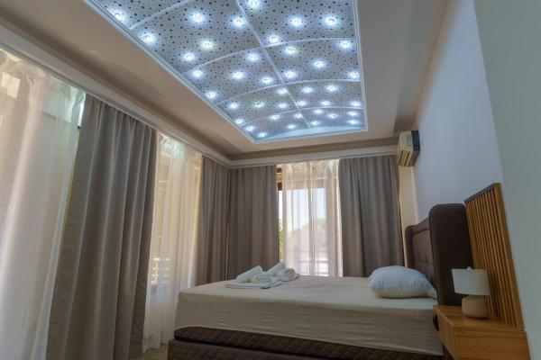 The photo shows the Motel Aqua Kozarac located in the city of Kozarac.