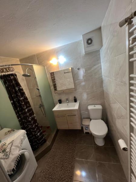 A la foto es mostra l'objecte Tradinional Greek villa, Zarakes village situat a la ciutat de Zárakes.