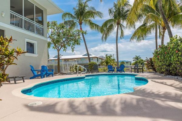 Sombrero Beach Beauty- Luxury Waterfront Pool Home, 50` Dock - Caribbean