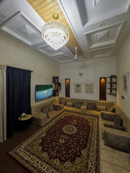 A la foto es mostra l'objecte Arabic majlis style 3bed house situat a la ciutat de Lahore.