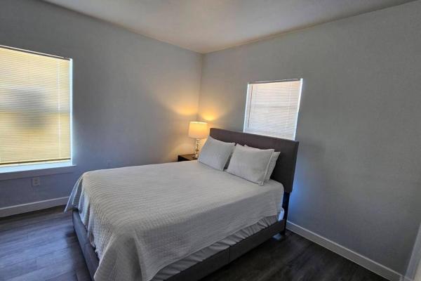Charming 1br Dallas Fourplex Affordable Comfort - Lancaster, TX