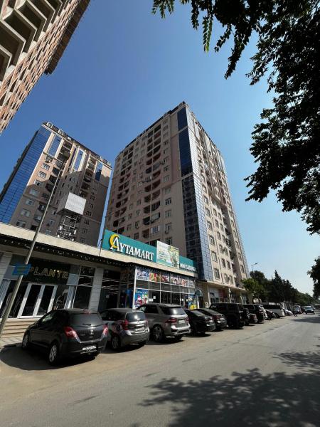 A la foto es mostra l'objecte sumqayit gunluk ev situat a la ciutat de Sumqayit.