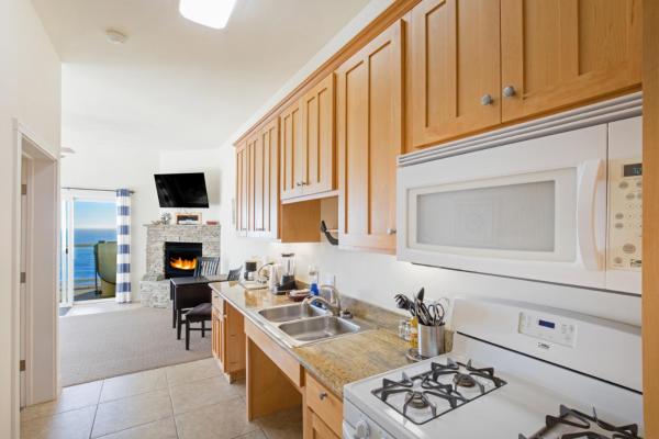 Billede 9: Abalone by OceanviewHotTubs Oceanfront Shelter Cove Tesla