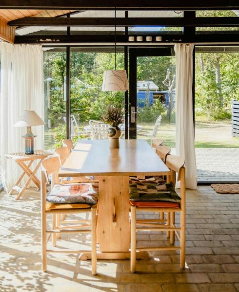 The photo shows the Stay In 'Schubben,' An Idyllic Garden Home located in the city of Hals.