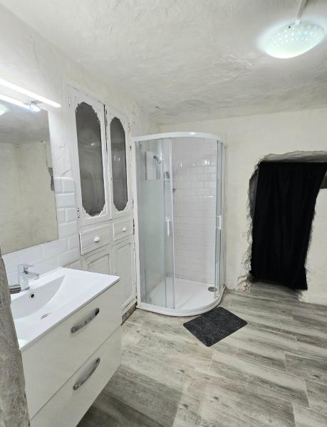 A la foto es mostra l'objecte Casa Cueva Puerta Verde situat a la ciutat de Paterna.