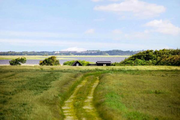 Фотография 9: Surrounded By Beautiful Nature And Open Fields