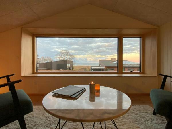 På billedet ses objektet Renovated Wooden House Near Saksild Beach beliggende i byen Odder.