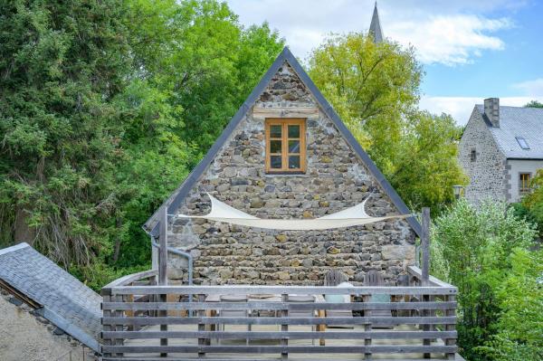 På billedet ses objektet House With View In The Heart Of Auvergne beliggende i byen Murol.