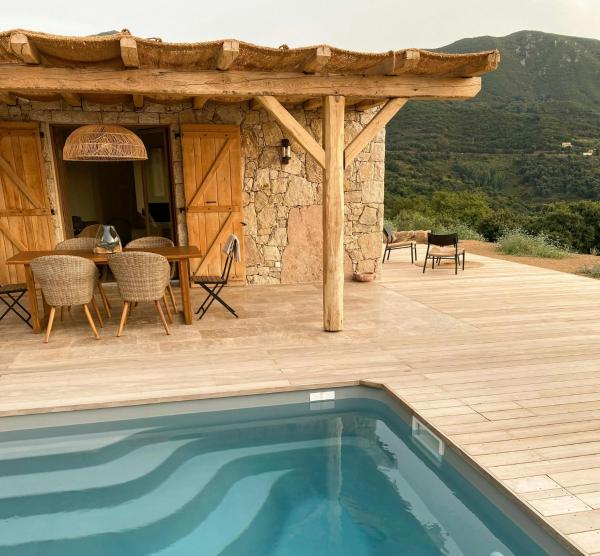 A la foto es mostra l'objecte Stone Sheepfold With Sea View In Corsica situat a la ciutat de Azzana.