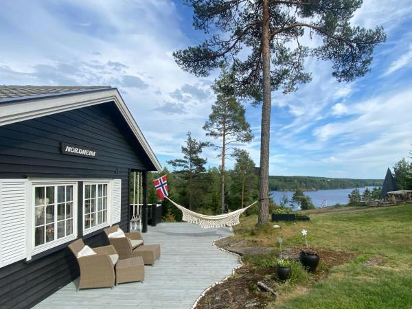 Nella foto è visibile l'oggetto Cabin With Annex And View Over Øymarksjøen situato nella città di Lundeby.