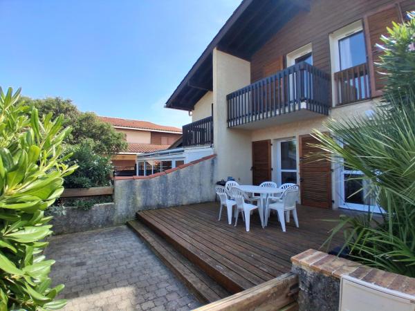 A la foto es mostra l'objecte Villa patio avec piscine, à 400m des commerces et 6km de plage - Animaux admis - FR-1-239-83 situat a la ciutat de Seignosse.
