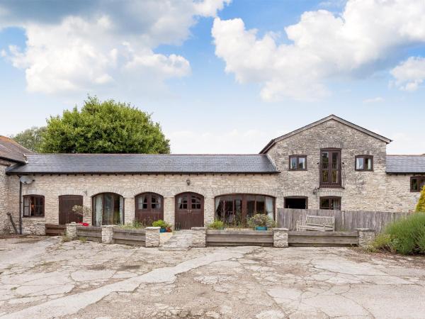 A la foto es mostra l'objecte Old Milking Parlour situat a la ciutat de Osmington.