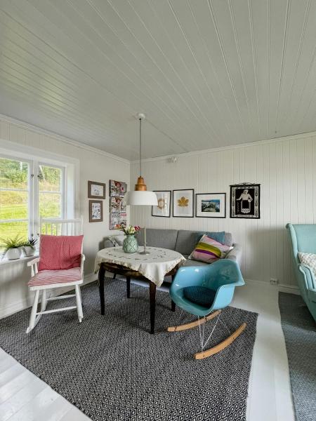 Στη φωτογραφία φαίνεται το αντικείμενο Peaceful Log Cabin By The Fjord On Ytterøy που βρίσκεται στην πόλη Vangshylla.