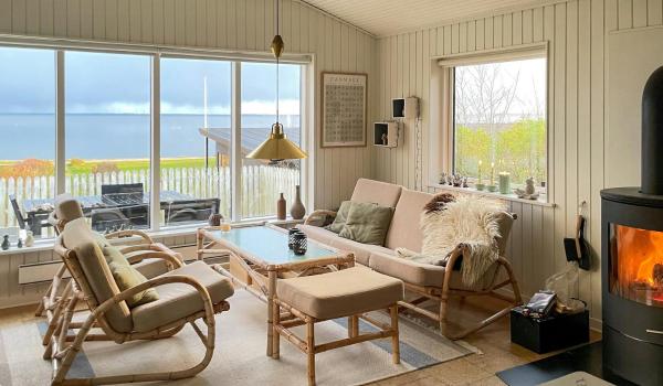 På billedet ses objektet Summer House With Panoramic Views Of The Limfjord beliggende i byen Lihme.